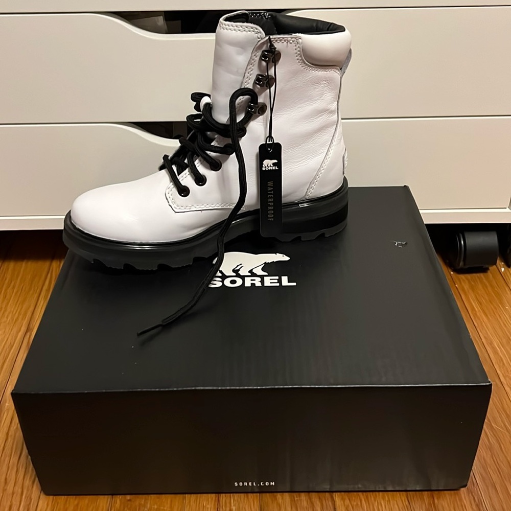 Sorel NEW in box Lennox Lace STKD WP boots Women’s Size 6.5